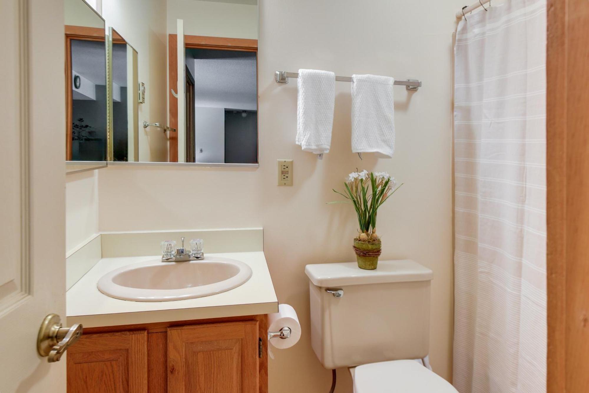 Well-Appointed Lincoln Abode Ski, Swim And Fish! Exterior foto