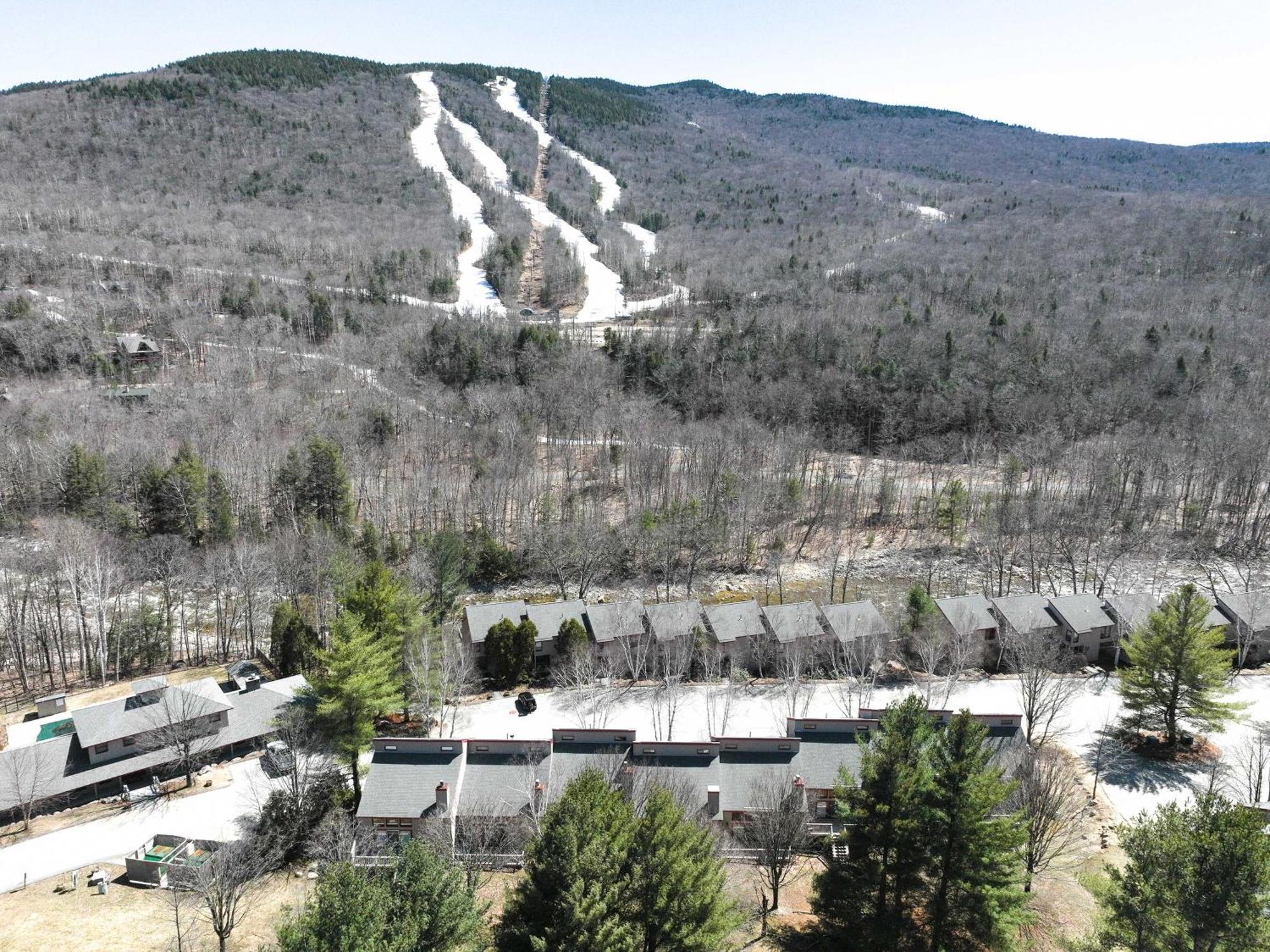 Well-Appointed Lincoln Abode Ski, Swim And Fish! Exterior foto